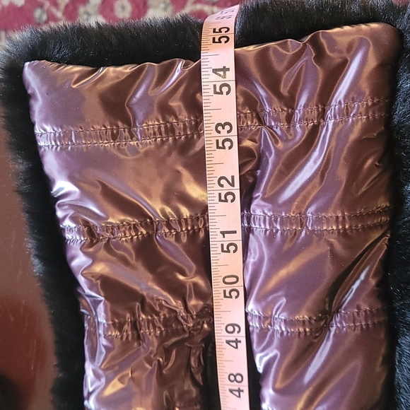 Matching Hat, Scarf and Gloves set - Picture 10 of 13